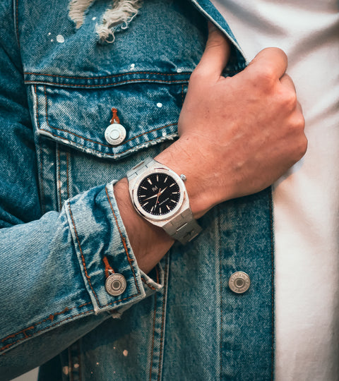 Which side does a man wear a watch on